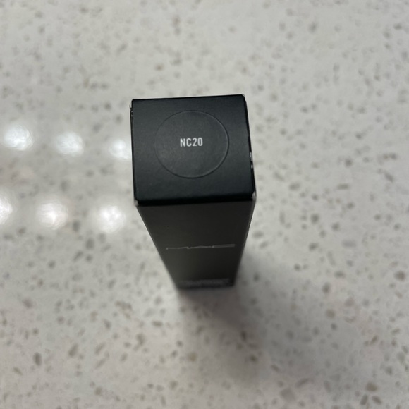 MAC Pro-Longwear Concealer - Picture 2 of 2